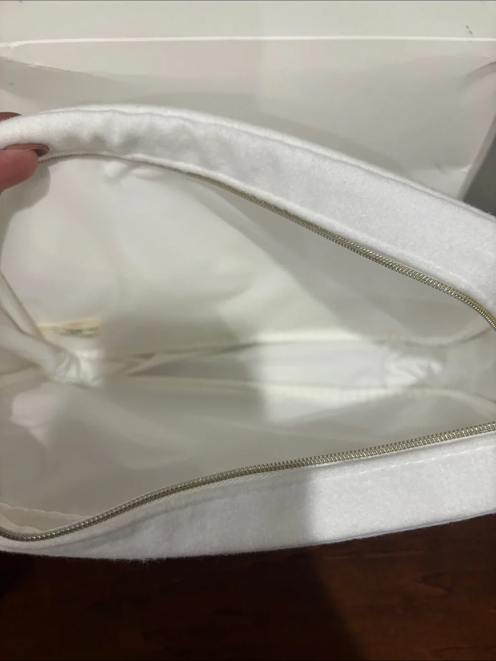 CHANEL Beauté White Cosmetic Makeup Pouch GWP Gold CC Zipper With Box
